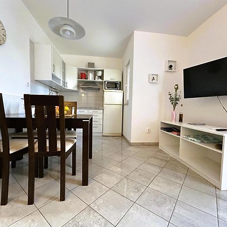 מאלינסקה Apartments Vesna מראה חיצוני תמונה