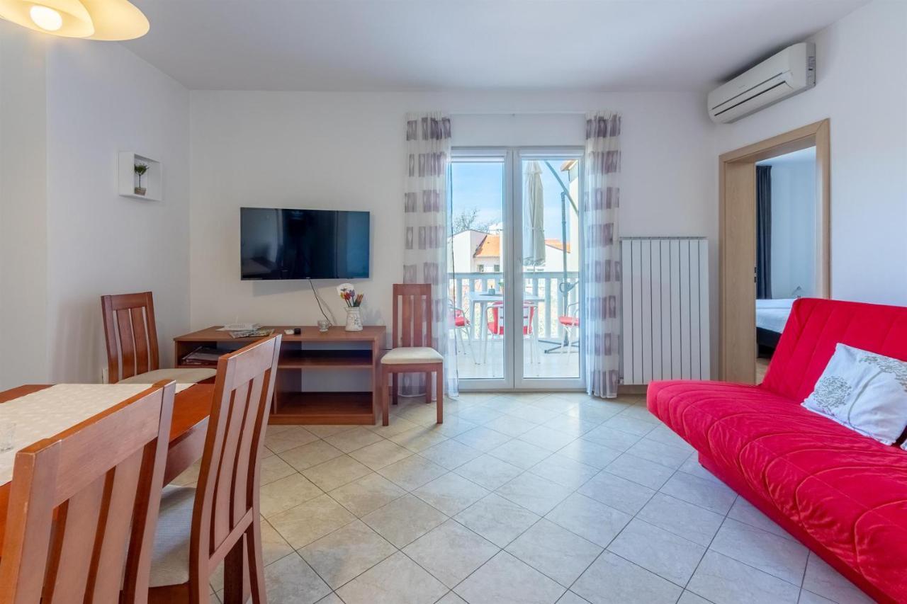 מאלינסקה Apartments Vesna מראה חיצוני תמונה