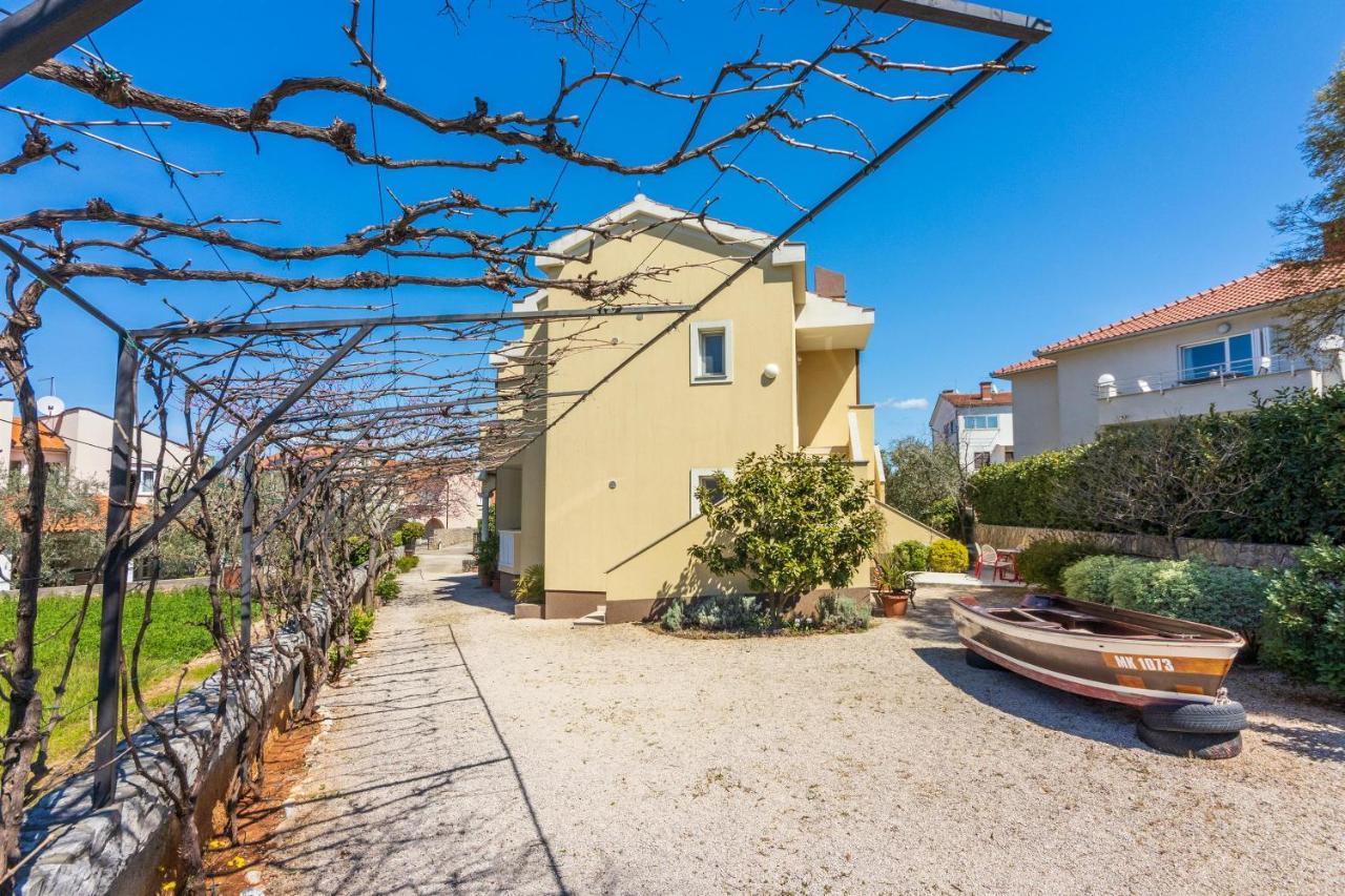 מאלינסקה Apartments Vesna מראה חיצוני תמונה
