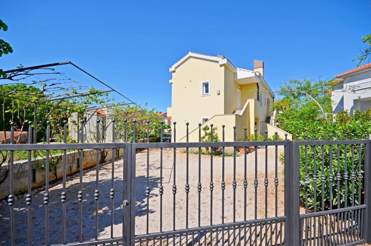 מאלינסקה Apartments Vesna מראה חיצוני תמונה