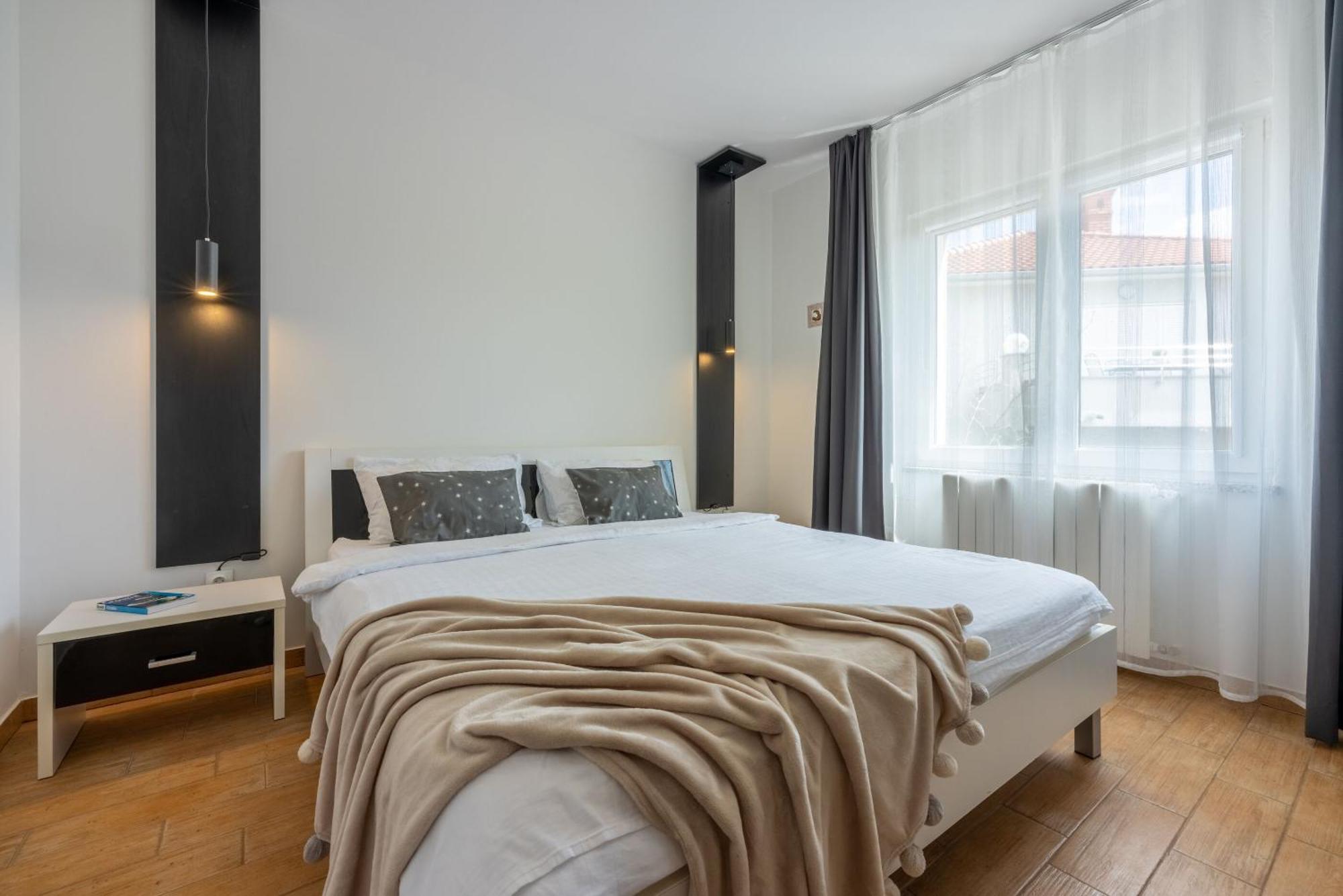 מאלינסקה Apartments Vesna מראה חיצוני תמונה