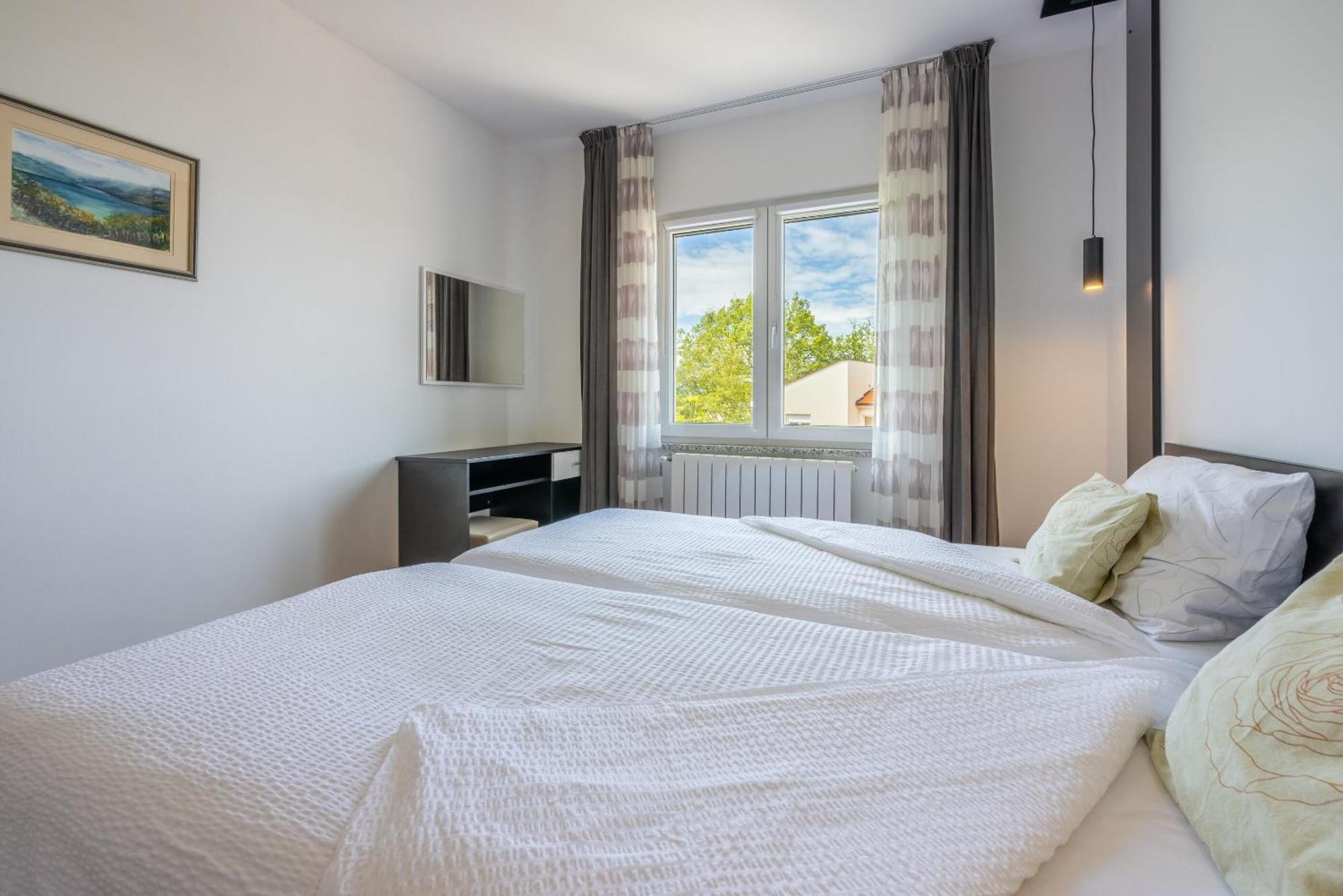 מאלינסקה Apartments Vesna מראה חיצוני תמונה