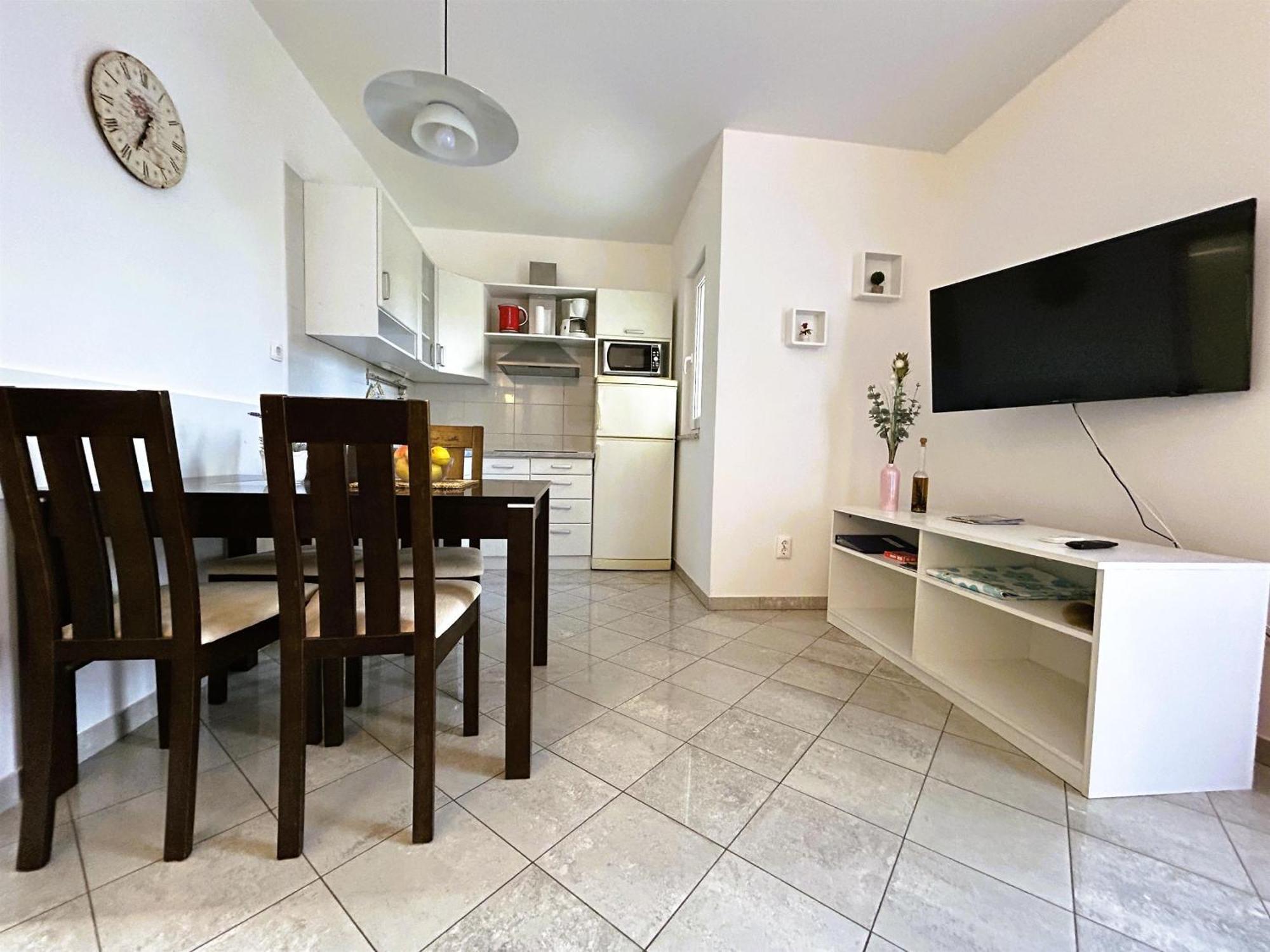מאלינסקה Apartments Vesna מראה חיצוני תמונה